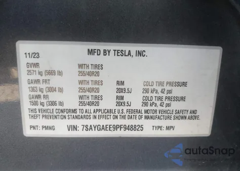 2023 Tesla Model Y Awd/Long Range Dual Motor All-Wheel Drive z USA, uszkodzony, nr VIN 7SAYGAEE9PF948825